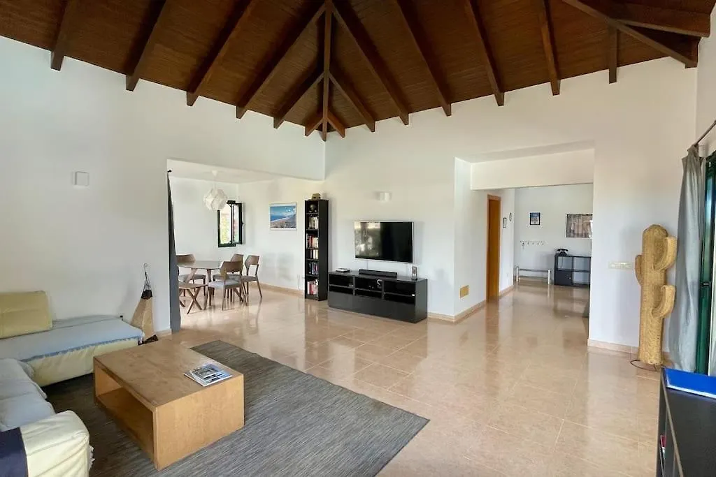 Villa spacieuse et lumineuse avec piscine Chauffée La Oliva