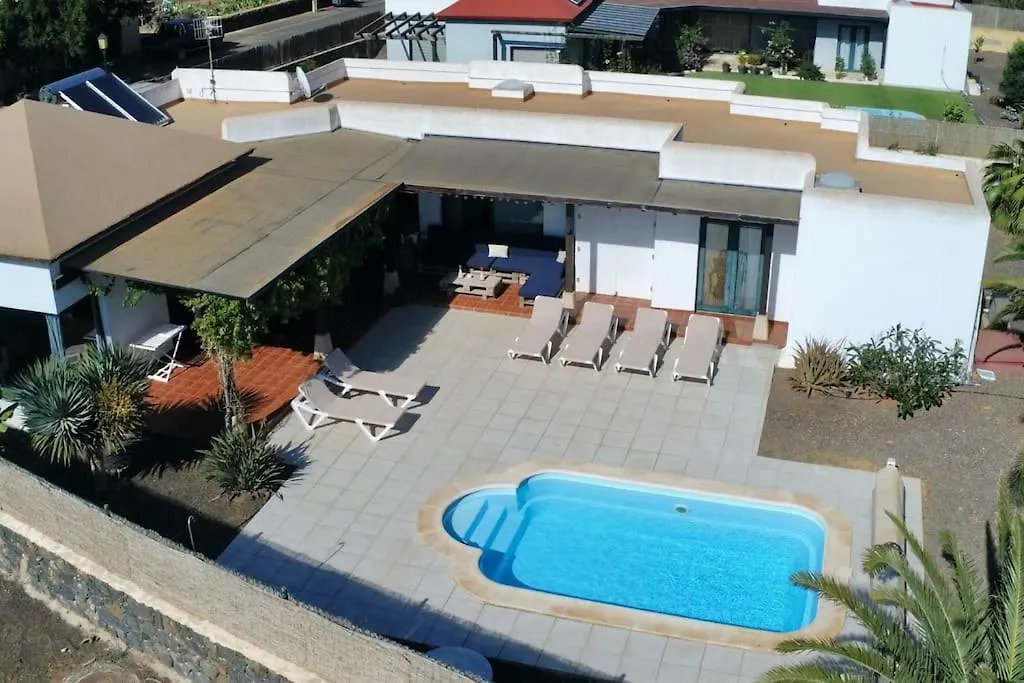 Villa spacieuse et lumineuse avec piscine Chauffée La Oliva