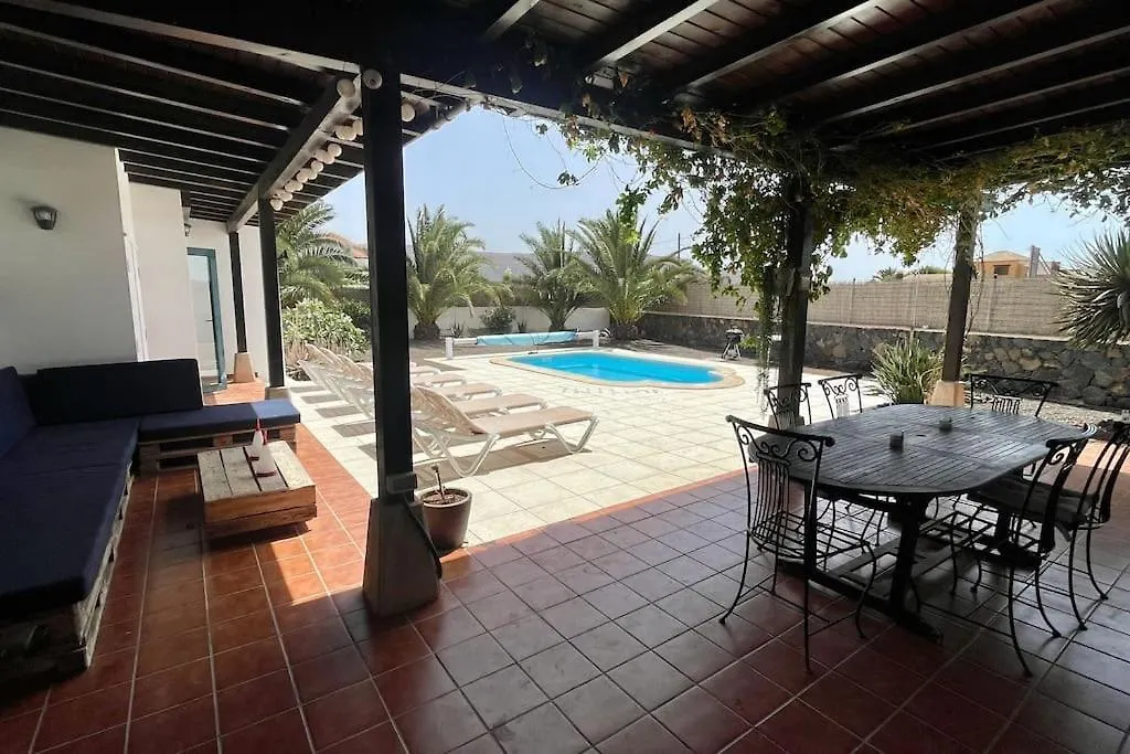 Villa spacieuse et lumineuse avec piscine Chauffée La Oliva