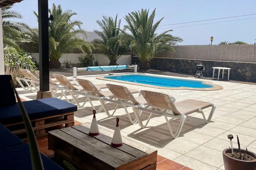 Villa spacieuse et lumineuse avec piscine Chauffée La Oliva