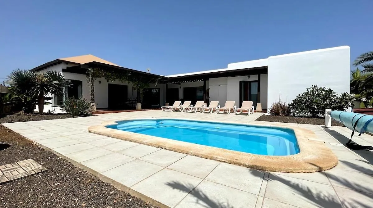Villa spacieuse et lumineuse avec piscine Chauffée La Oliva