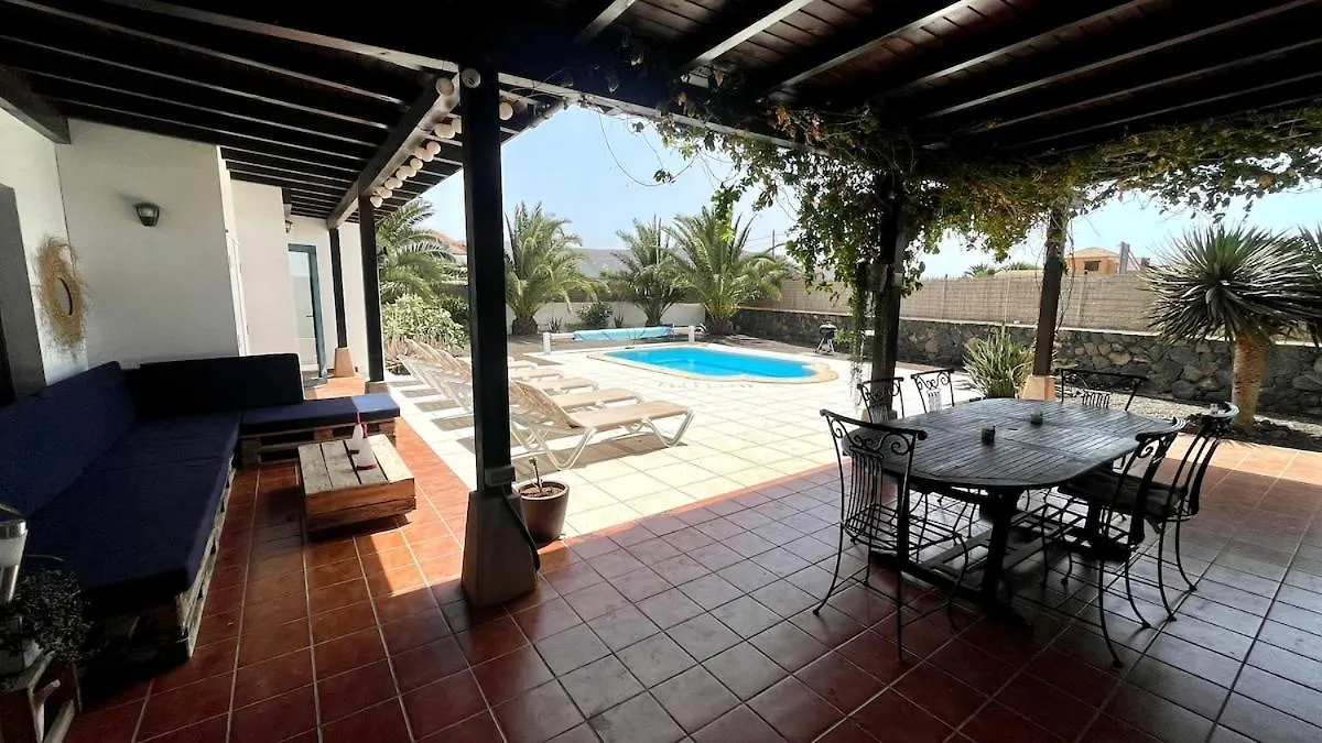 Villa spacieuse et lumineuse avec piscine Chauffée La Oliva