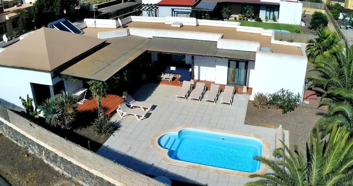 Villa spacieuse et lumineuse avec piscine Chauffée La Oliva